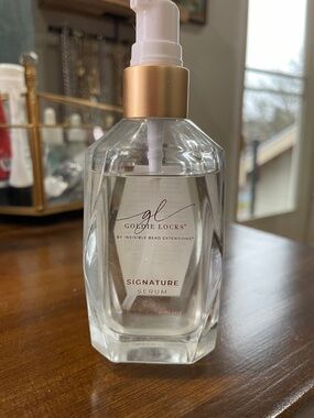 Goldi Locks Signature Serum
3.4 oz